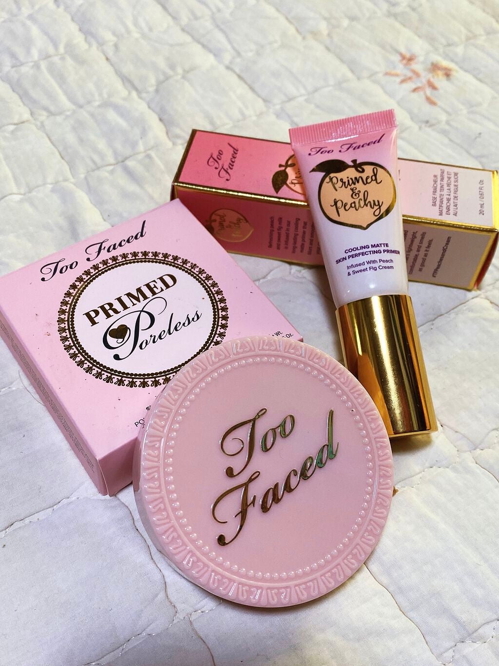 Too Facedのベースメイク トゥー フェイスド プライムド & ポアレス
