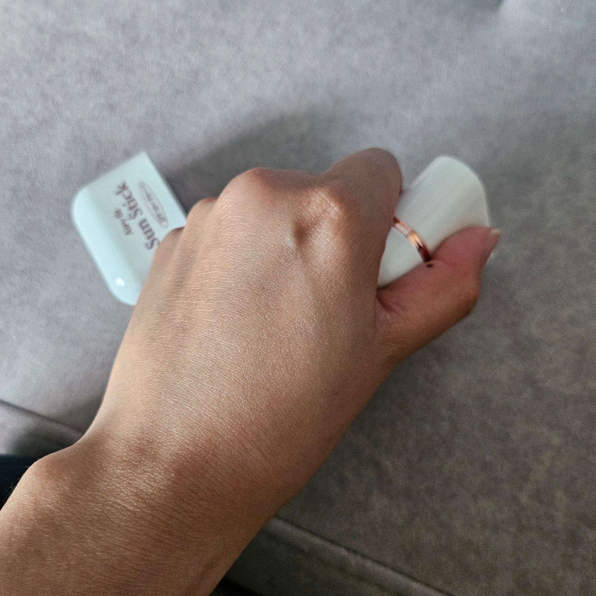 エアリーフィットサンスティック/KAHI/日焼け止めスティックを使ったクチコミ（2枚目）