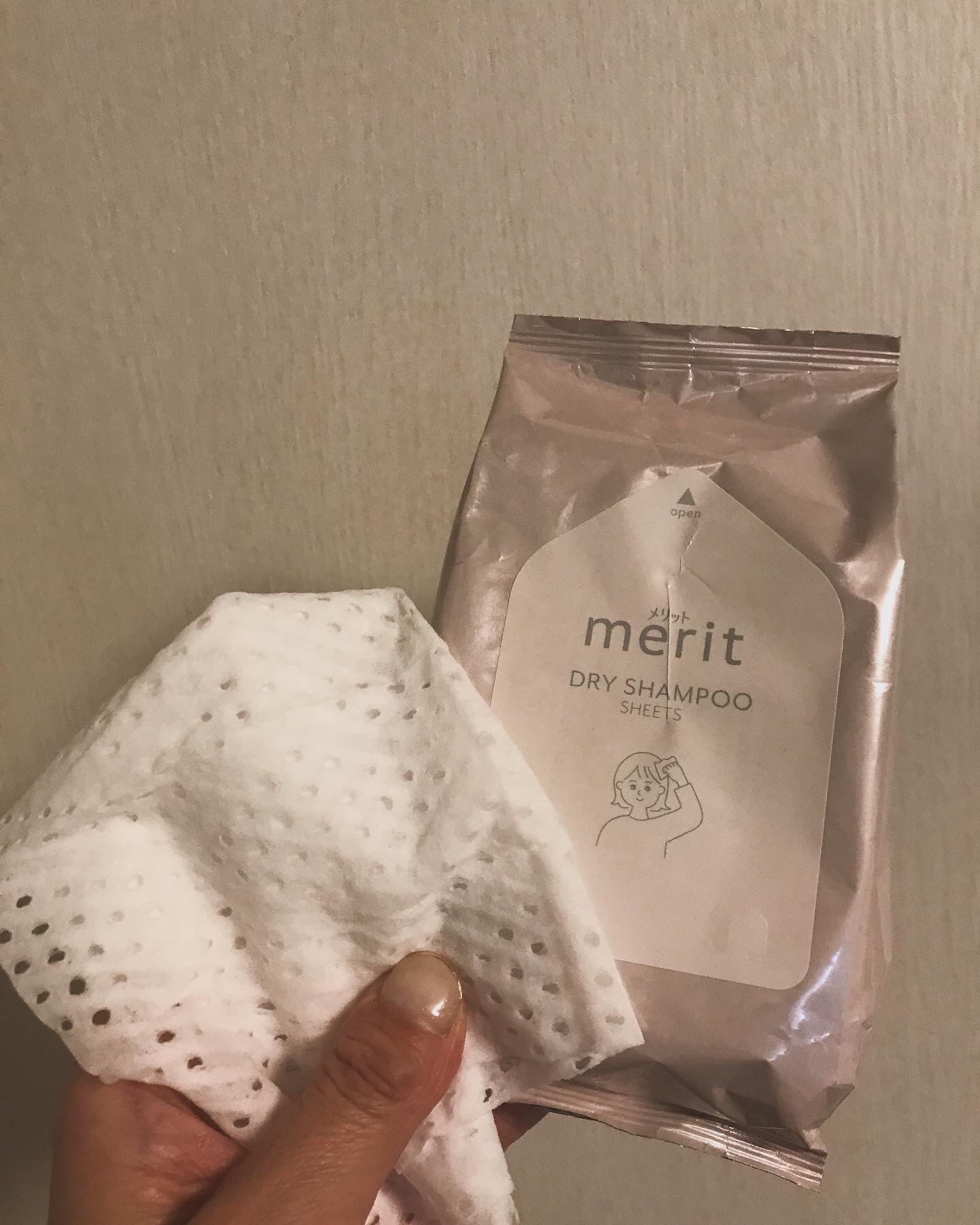 メリット ドライシャンプーシート さらっと髪まとまるタイプ/メリット/ドライシャンプーを使ったクチコミ（1枚目）