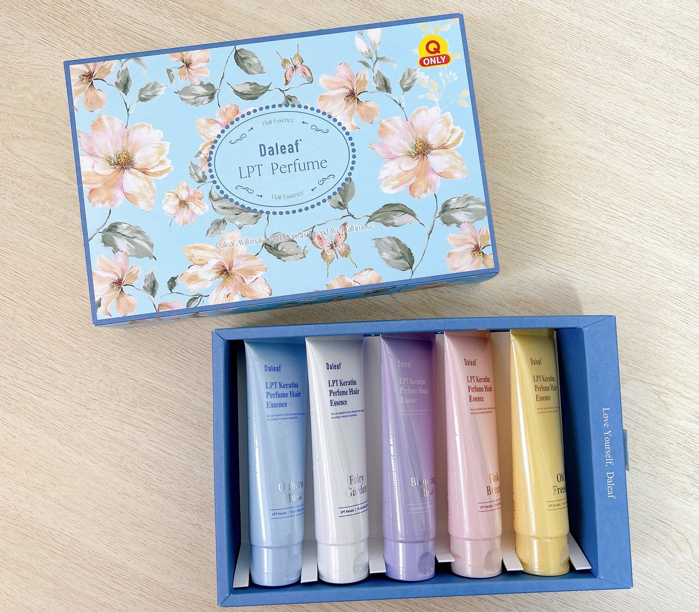 api api on LIPS 「ふわっと香ってサラツヤ髪へダリーフLPTKパフュームエッセンス..」(1枚目)