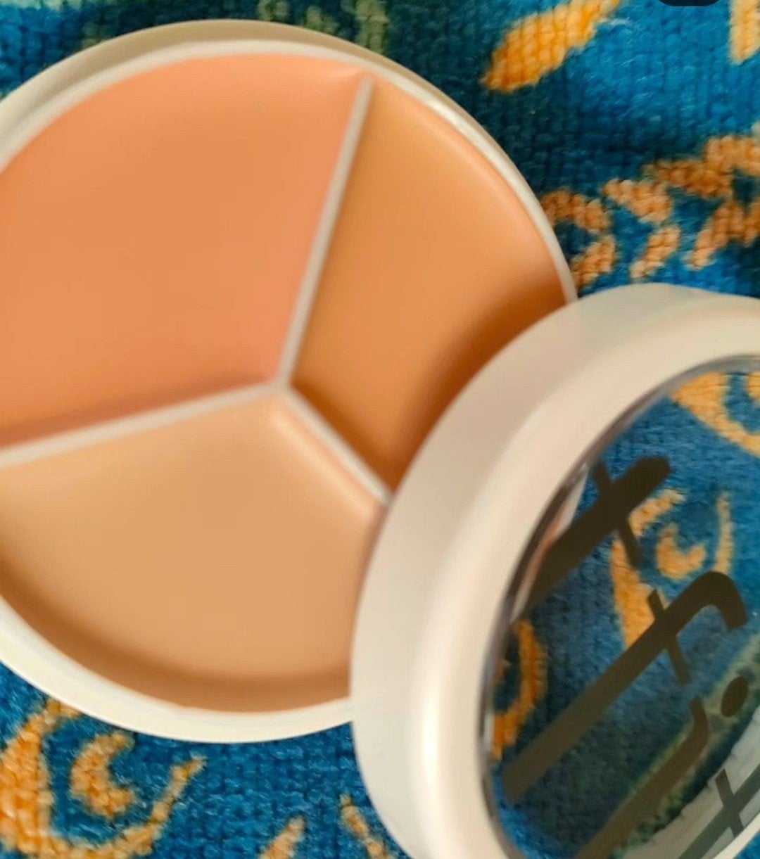 チョコ on LIPS 「この度TFITのコンシーラー(COOL)を使用させていただきま..」(3枚目)