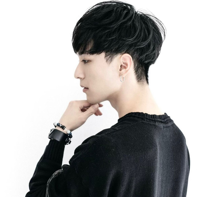 ツーブロックの男性