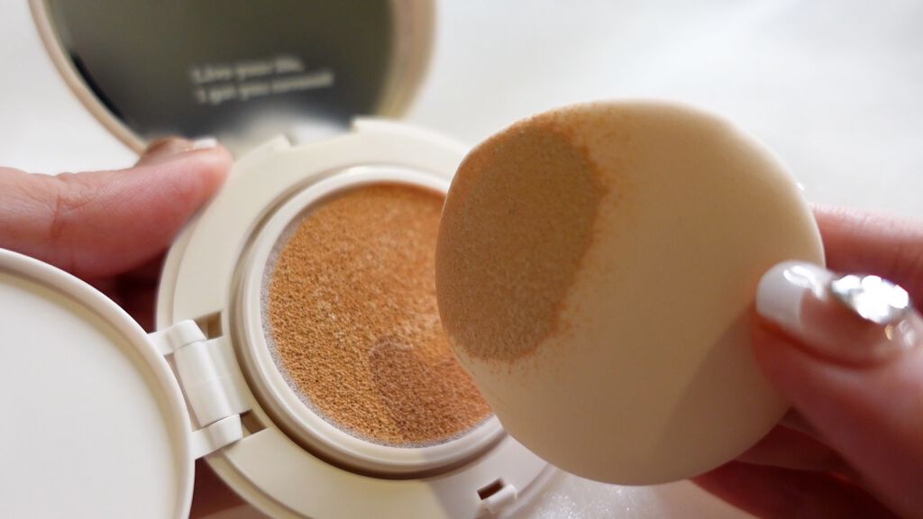 グラッドグローファンデーション/SUREBASE/クッションファンデーションを使ったクチコミ(3枚目)