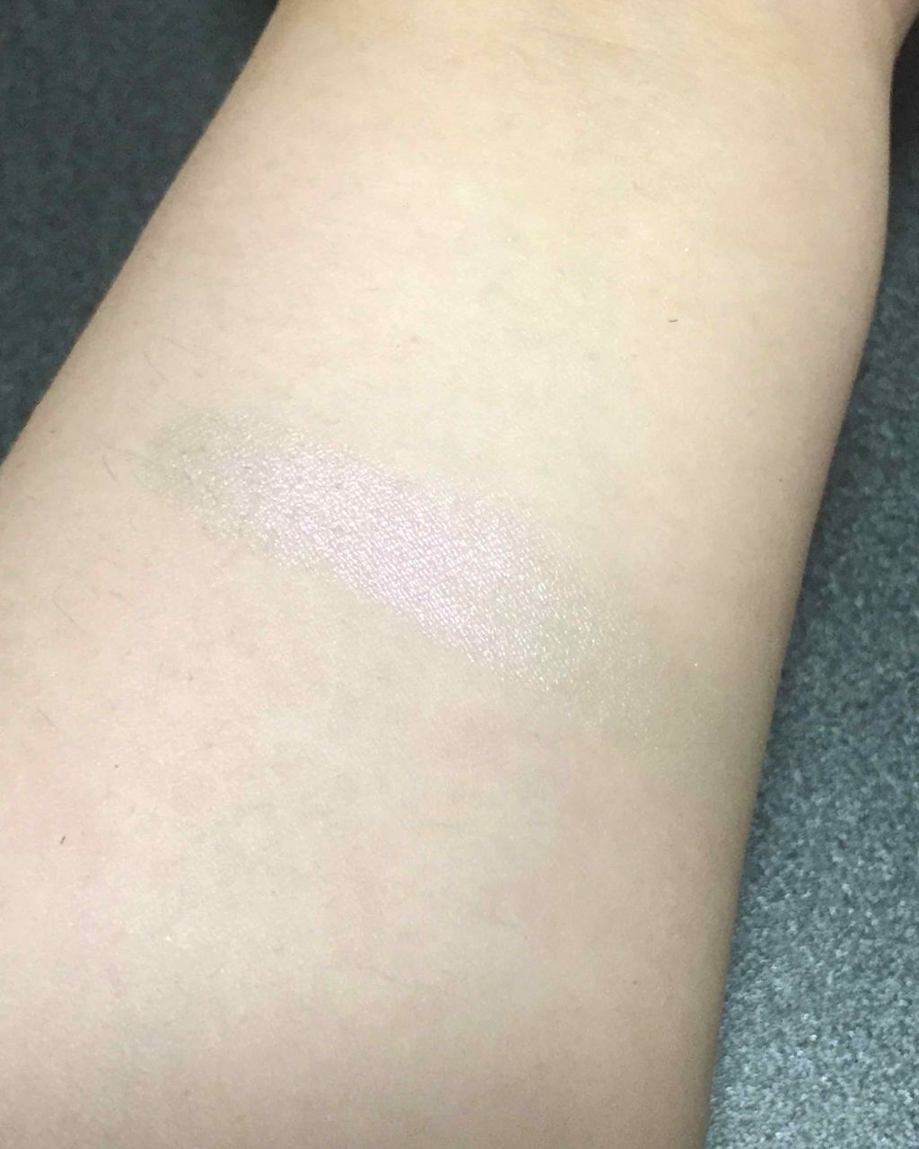 デュオクロマティック イルミネイティング パウダー/NYX Professional Makeup/パウダーハイライトを使ったクチコミ(2枚目)