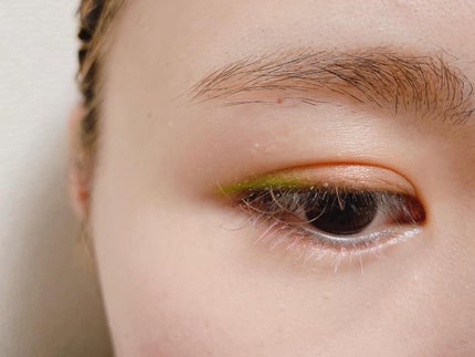 つーちゃん on LIPS 「夏はカラーメイク🩵可愛いくメイクしよ🌻カラーメイクをプチプラで..」(4枚目)