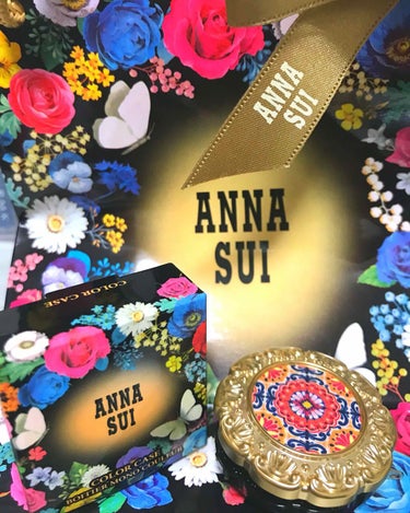 ANNA SUI アナスイ
アイシャドウ カラーケース

アナスイのアイシャドウ
ゴールドなかんじでラメが可愛いです
プレゼントで頂いたのですが
凄く可愛いケースなので好きです！

#ANNA SUI#