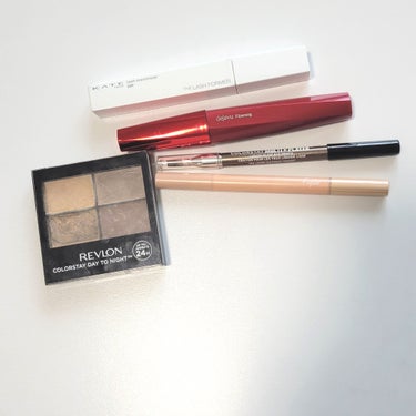 


REVLONのアイシャドウとペンシルを使った
アイメイク👀🤍



このシャドウはほんっとしっとり質感で
ピタッと密着してくれるので大好きです🤍

ほんのり細かいラメが可愛い🤍



この前購入したばかりのペンシルも
アイラインとしてもシャドウとしても使えて
色々使い方試してるけど、
このシャドウと合わせてアイラインとして引くのが
しっくりきてます🤍🤍


ペンシルがキラキラなので、
シャドウはラメが控えめなものが合うのかも🤍






#REVLON
#レブロン カラーステイ デイ トゥ ナイト アイシャドウ クアッド
#500アディクティブ
#レブロン カラーステイ マルチプレイヤー アイ ペンシル
#404アンダー ザ レーダー
#Fujiko
#涙袋ベイビー
#シマーオレンジ
#デジャヴュ
#「塗るつけまつげ」ロングタイプ
#KATE
#ラッシュマキシマイザーHPの画像 その1