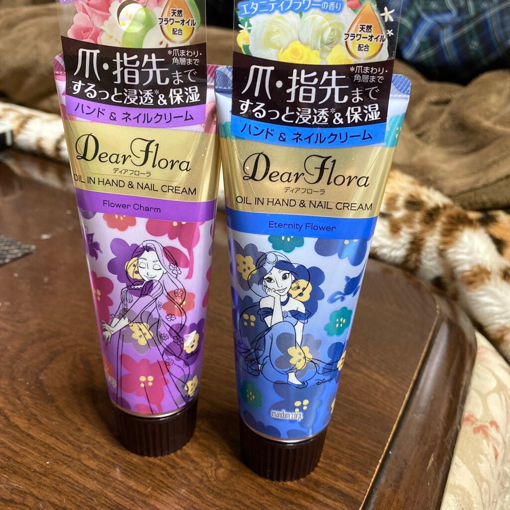 ディアフローラ オイルイン ハンド&ネイルクリーム フラワーチャーム/マンダム/ハンドクリームを使ったクチコミ(1枚目)
