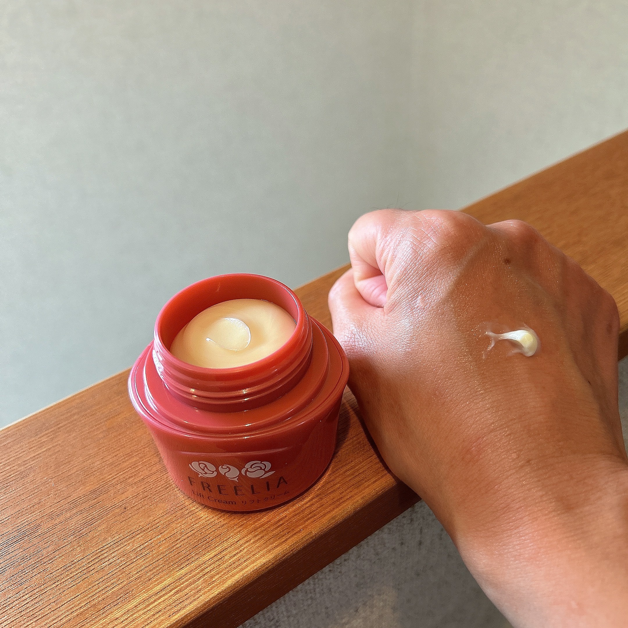 フリーリア リフトクリーム/コープ/フェイスクリームを使ったクチコミ（2枚目）