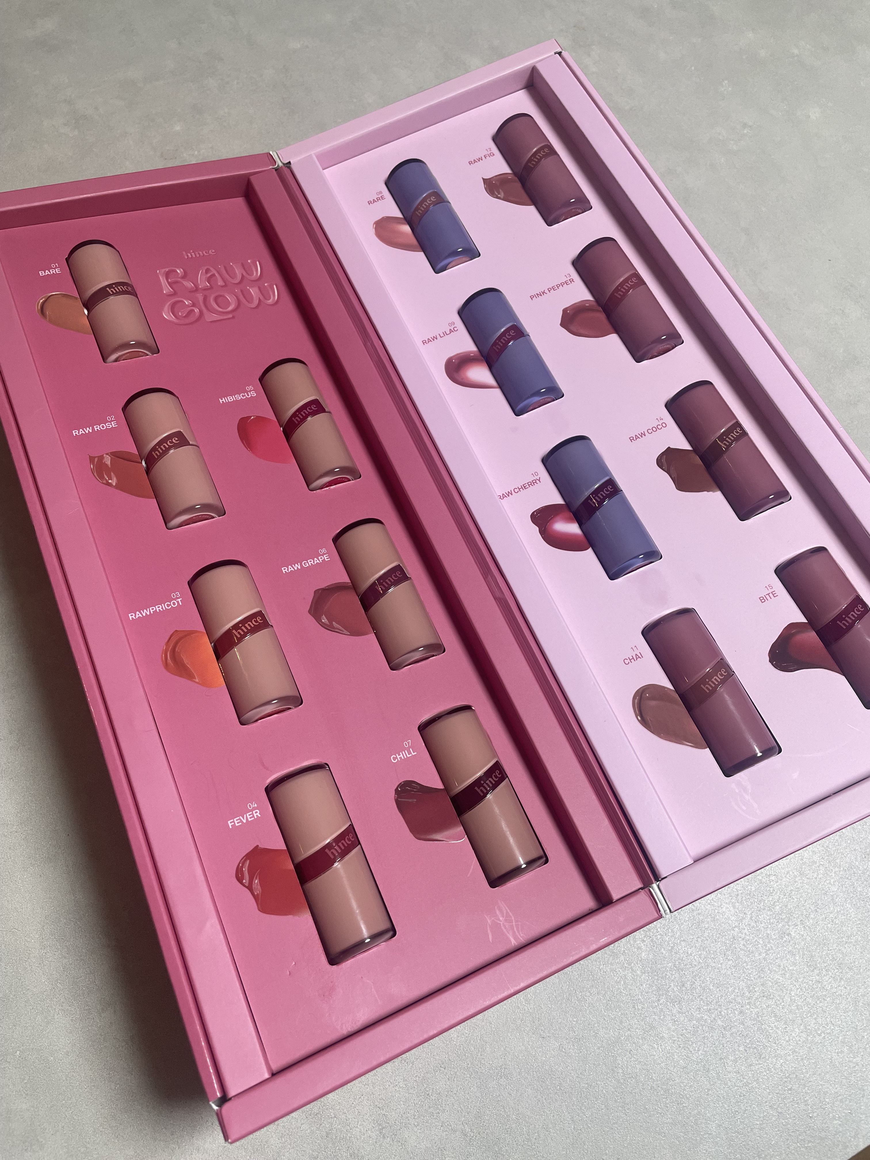 【🍁hinceロウグロウジェルティント全色レビュー🍁】

こんにちは☀︎
今回はhinceさまより素敵なリップをプレゼントしていただいたので全色レビュー✨

ロウグロウジェルティント01〜16💄
011から015はFW新色🍂秋らしい