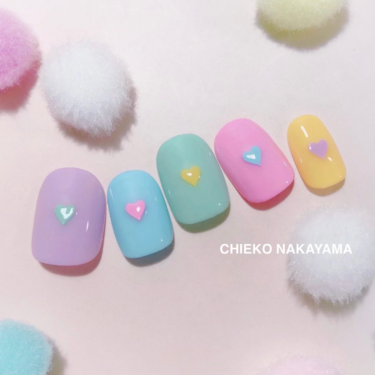 なかやまちえこ on LIPS 「そろそろ明るめカラーが可愛い♡⠀365日ネイル52日め⠀毎日製..」(1枚目)