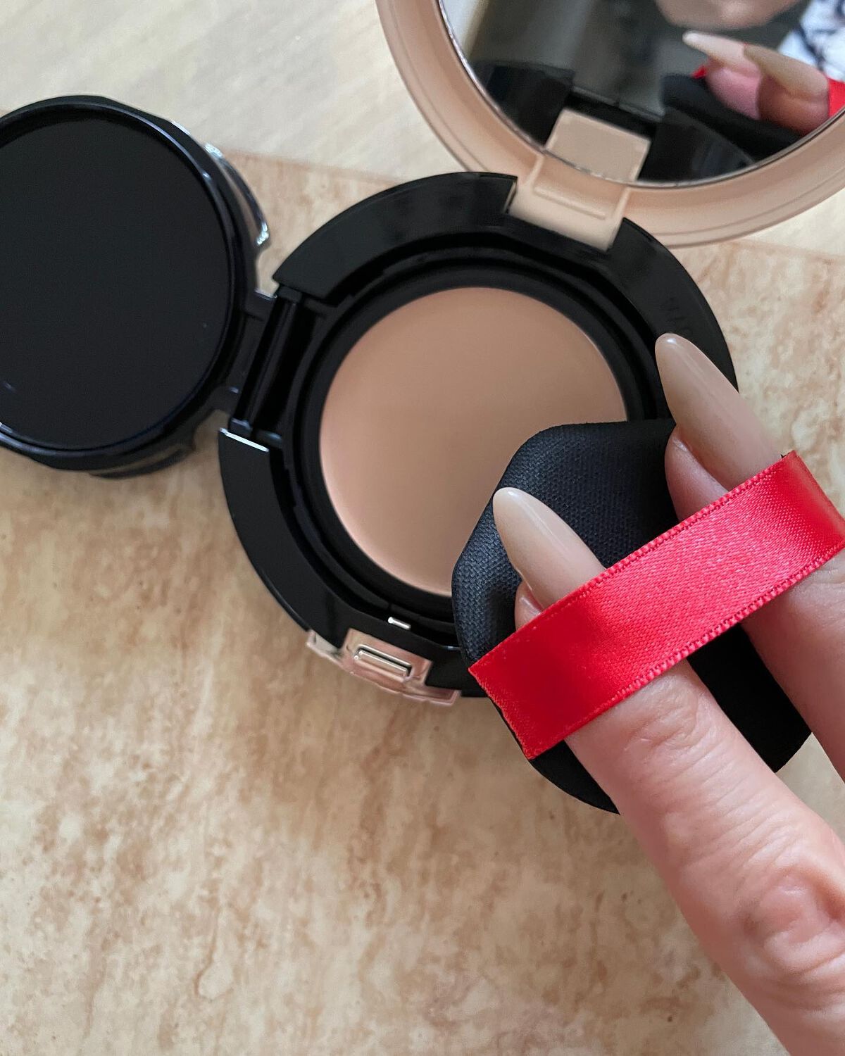 Shiho Arai on LIPS 「・・マキアージュのドラマティッククッションジェリー使い始めまし..」(5枚目)