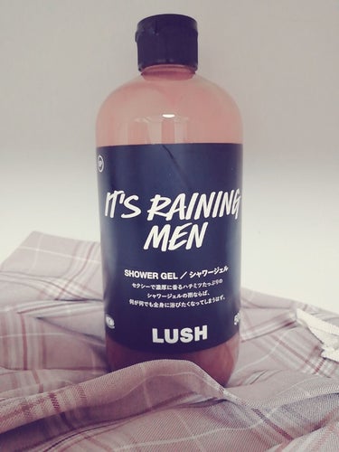 
私がいつも使っているボディソープを紹介します♡♡

LUSHのみつばちマーチです！
LUSHの中でも一二を争う人気ものです!!!
･とにかく香りがいい！
･蜂蜜使用のため保湿力がある！
と、オシャレで