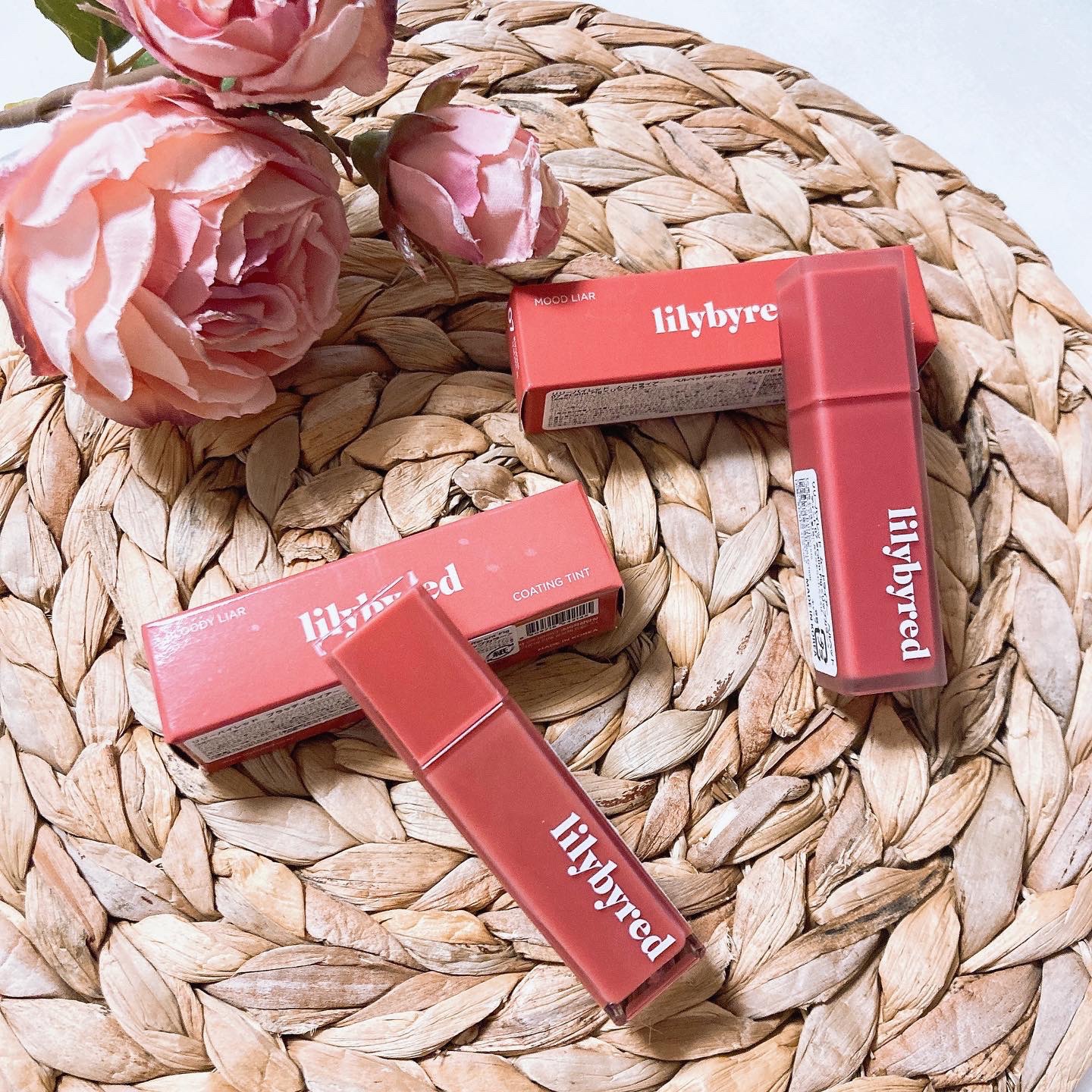 SNSで話題のlilybyredのティントが日本の店舗で購入できるようになったよ！

ツヤティントとマットティントが同時発売！

早速使ってみたよ！
とにかく見た目も使用感もめっちゃ気に入った♡

ツヤ感のあるパッケージ、マット仕様のパッケ