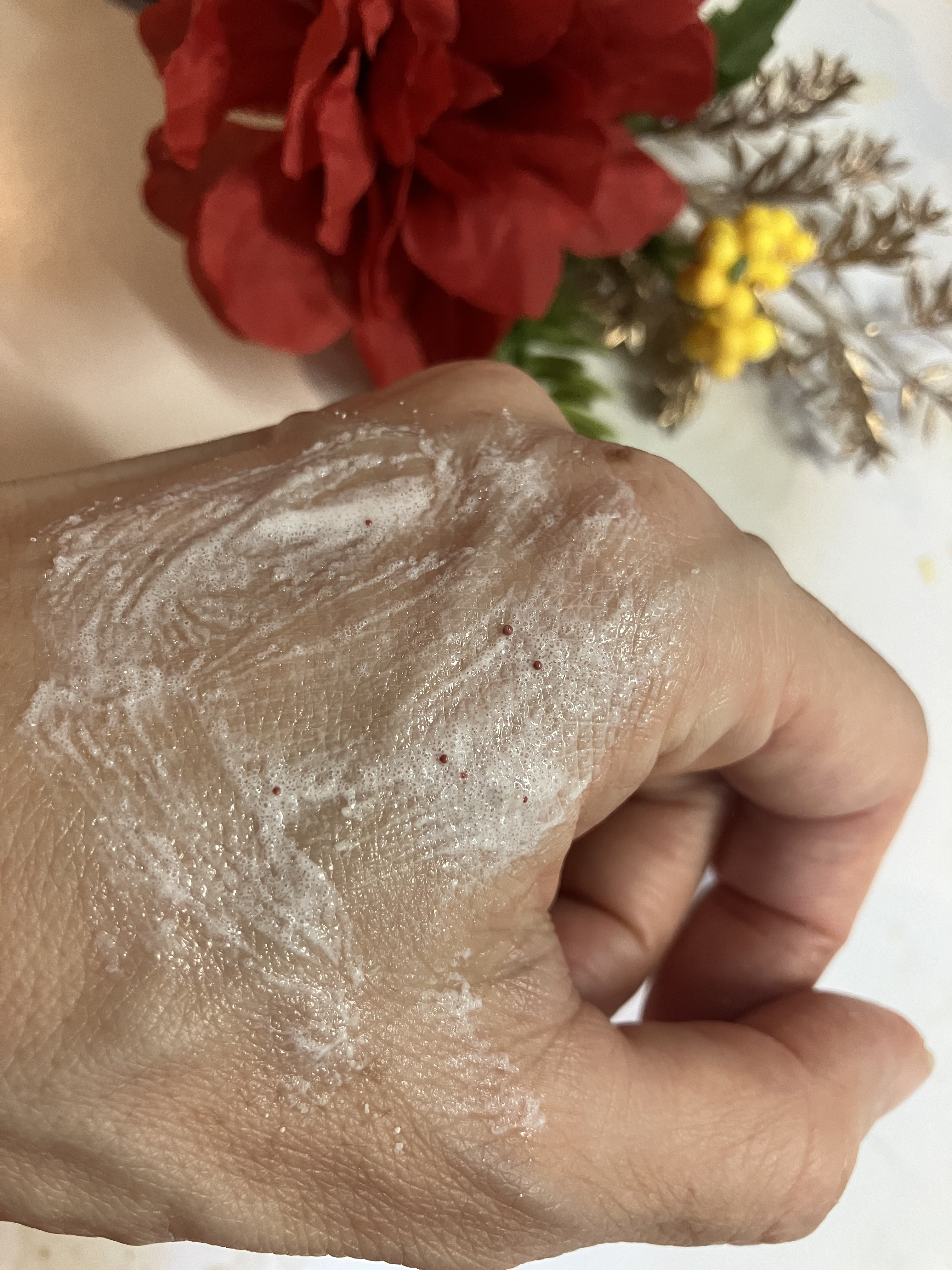 ダヴ ふわとろクリーミースクラブ ザクロ＆シアバター/ダヴ/ボディスクラブを使ったクチコミ（3枚目）