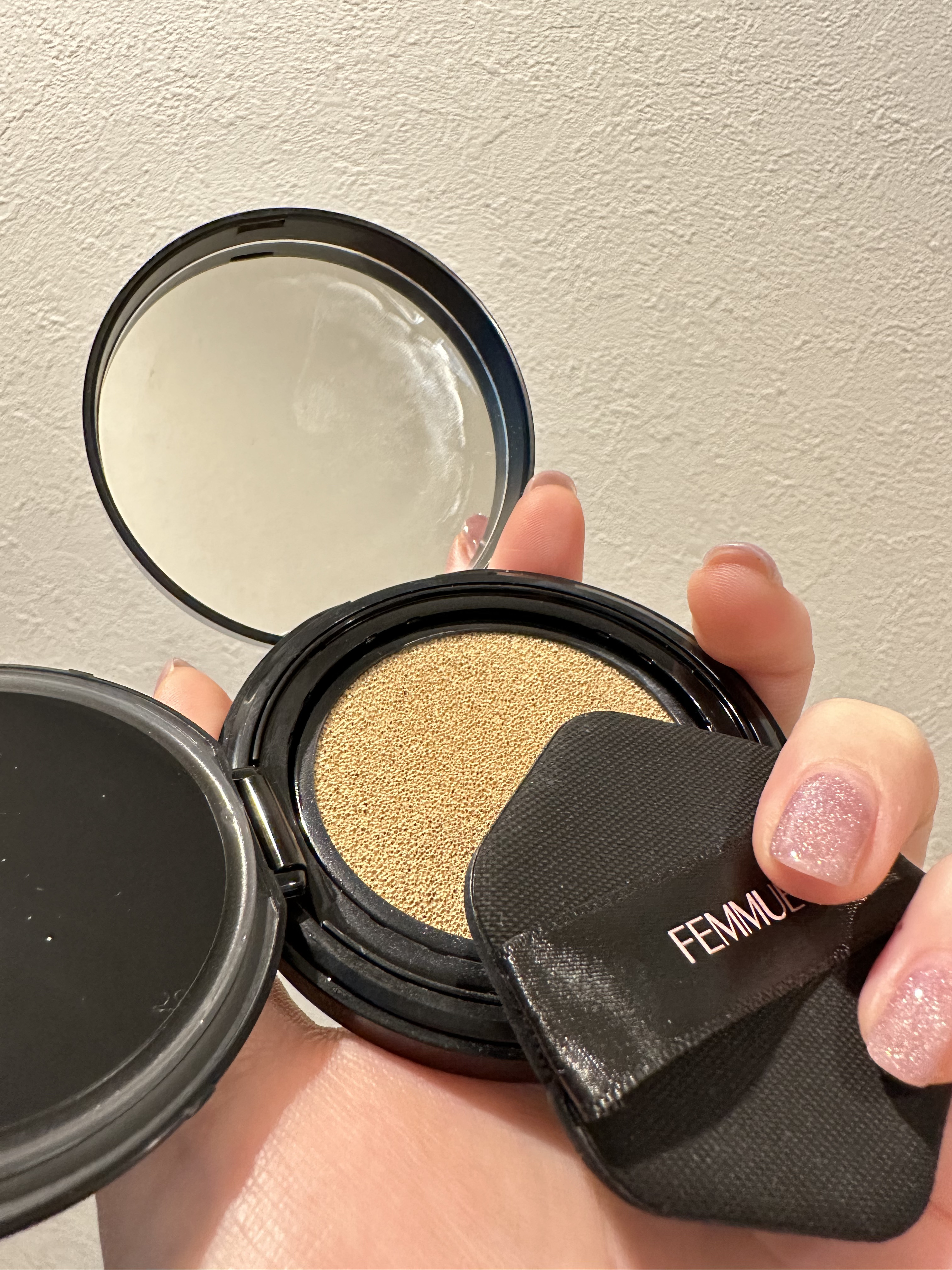 エバーグロウクッション SPF25 PA++ ナチュラルベージュ /FEMMUE/クッションファンデーションを使ったクチコミ（2枚目）