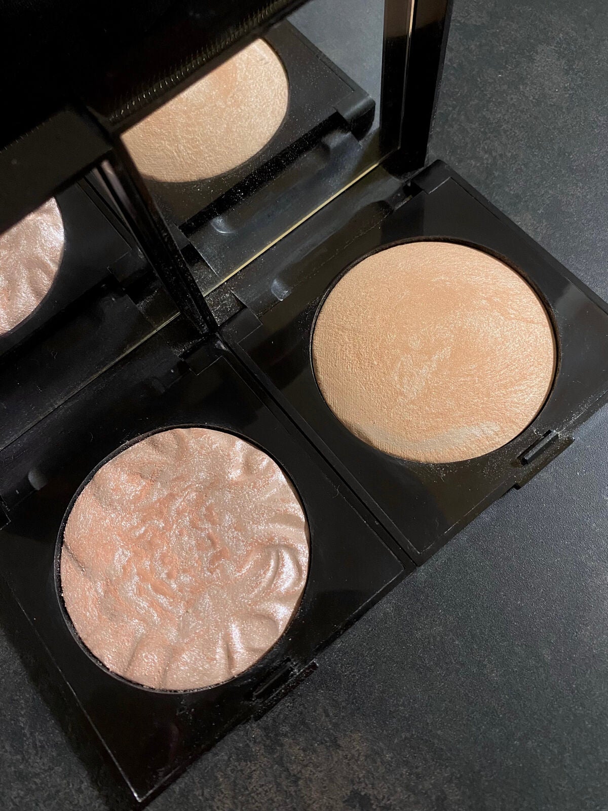 マットラディアンス ベイクドパウダー ハイライト01/ローラ メルシエ/パウダーハイライトを使ったクチコミ(1枚目)