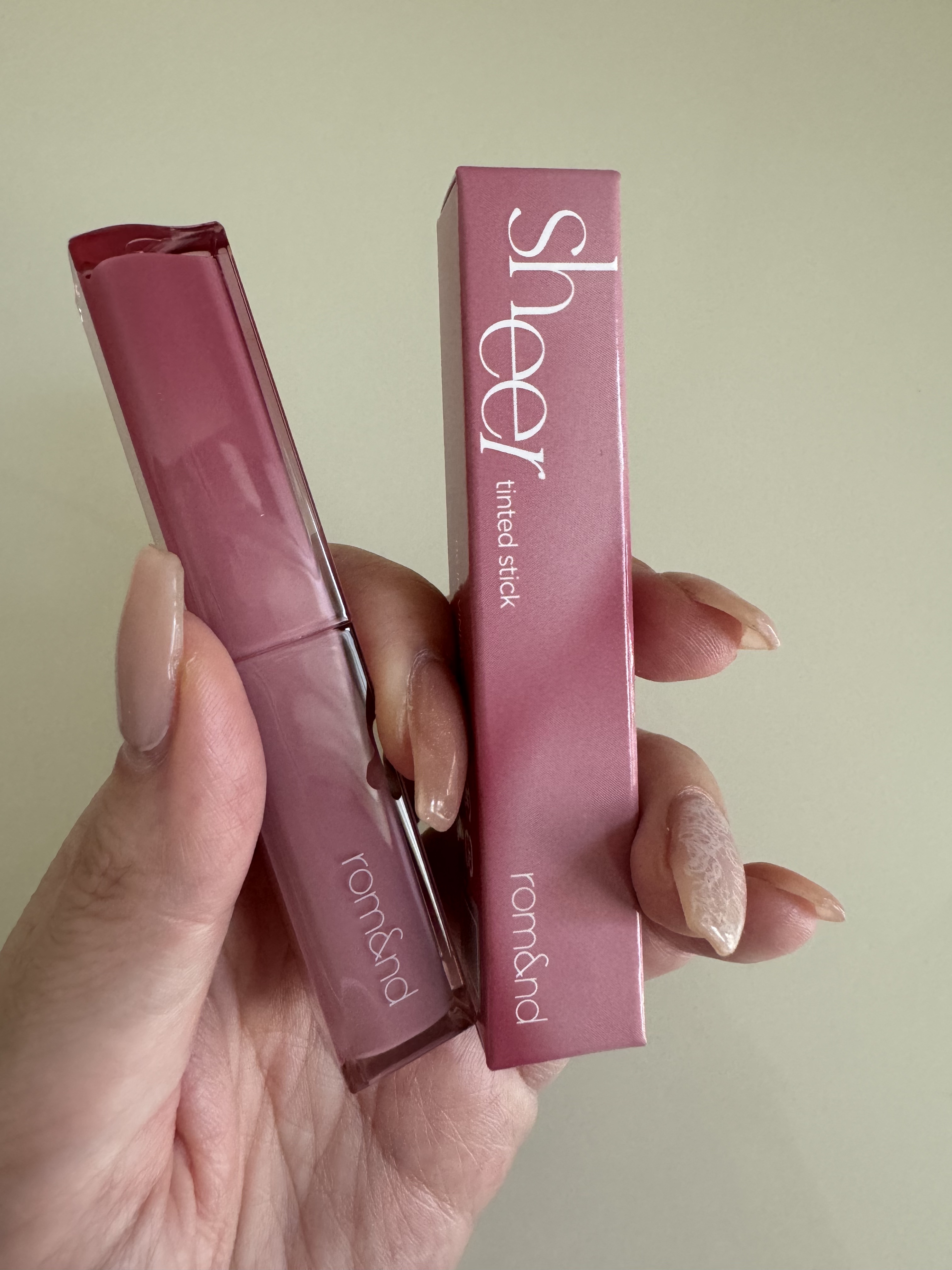 シアーティンテッドスティック 06 インバイナリー(IN VINERY)/rom&nd/口紅を使ったクチコミ（1枚目）