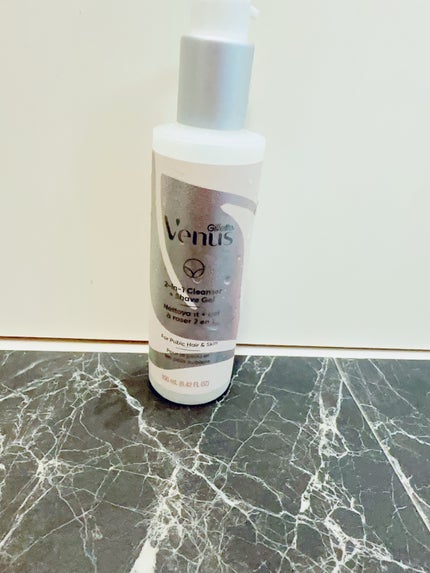 Gillette Venus ヴィーナス VIO ヘア&スキン 2イン1クレンザー+シェーブジェルのクチコミ「ヴィーナスVIOヘア&スキン
2イン1クレンザー+シェーブジェル
VIOゾーンは肌荒れがしや.....」(2枚目)