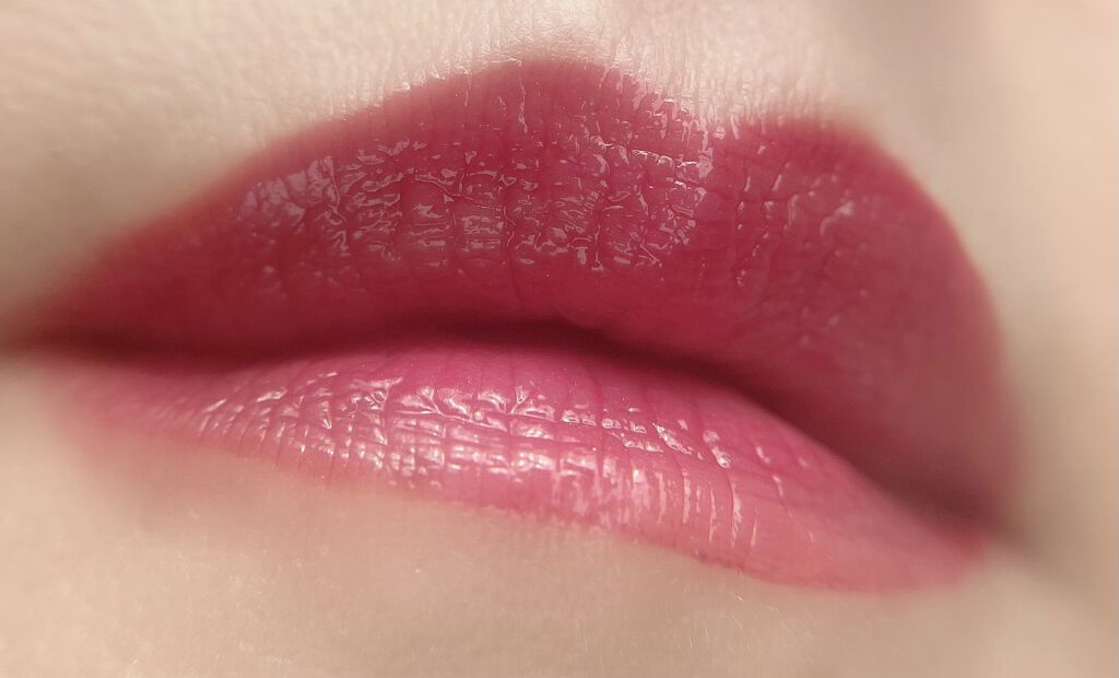 ヴォリュプテ ウォーター カラーバーム 10 ディバウアミープラム/YVES SAINT LAURENT BEAUTE/口紅を使ったクチコミ（2枚目）