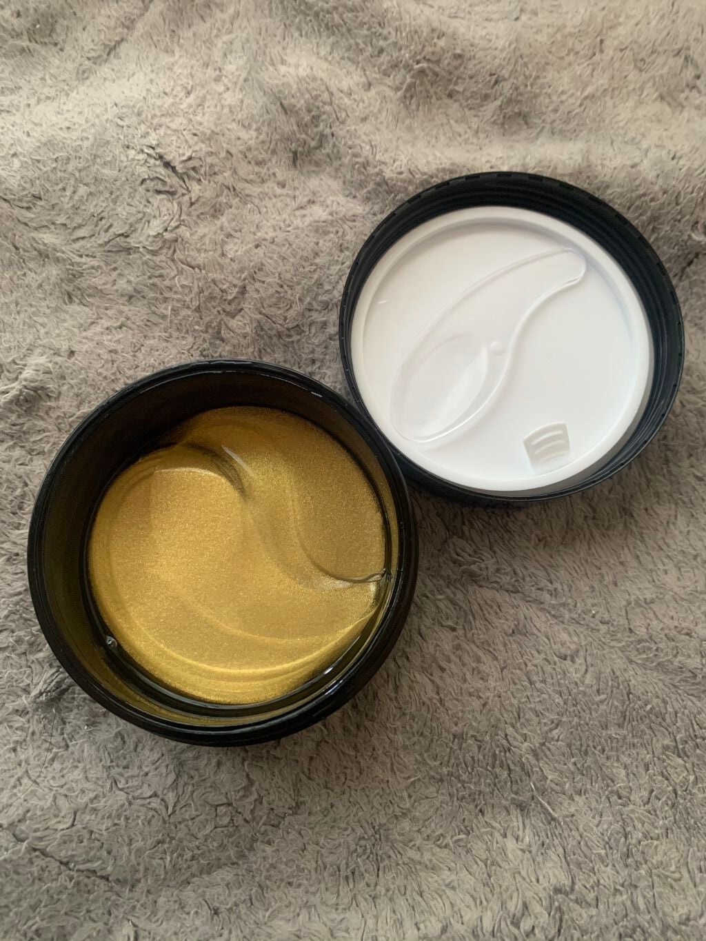 ☺︎ on LIPS 「ドンキで五百円で売ってたやつ、化粧水、乳液を塗ったあとにシワの..」(1枚目)