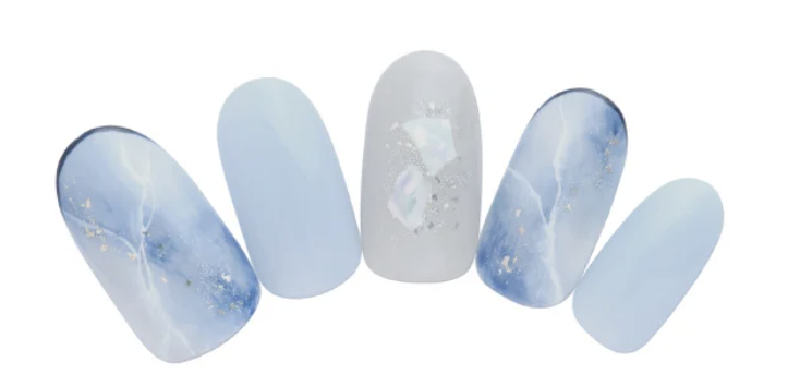 DASHING DIVA〈サマーネイル2023〉 大理石×クラッシュシェルにシルバーラメを添えて涼し気に