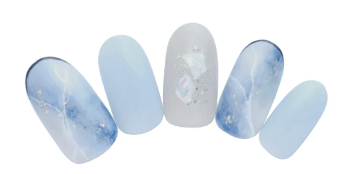 DASHING DIVA〈サマーネイル2023〉 大理石×クラッシュシェルにシルバーラメを添えて涼し気に