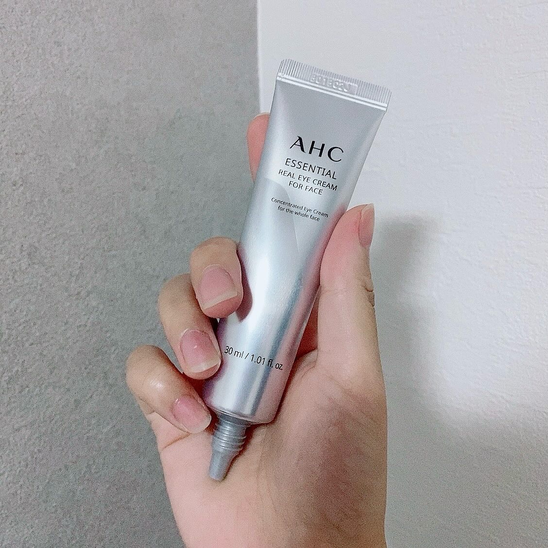 エッセンシャル リアル アイクリーム フォーフェイス/AHC/アイケア・アイクリームを使ったクチコミ（2枚目）