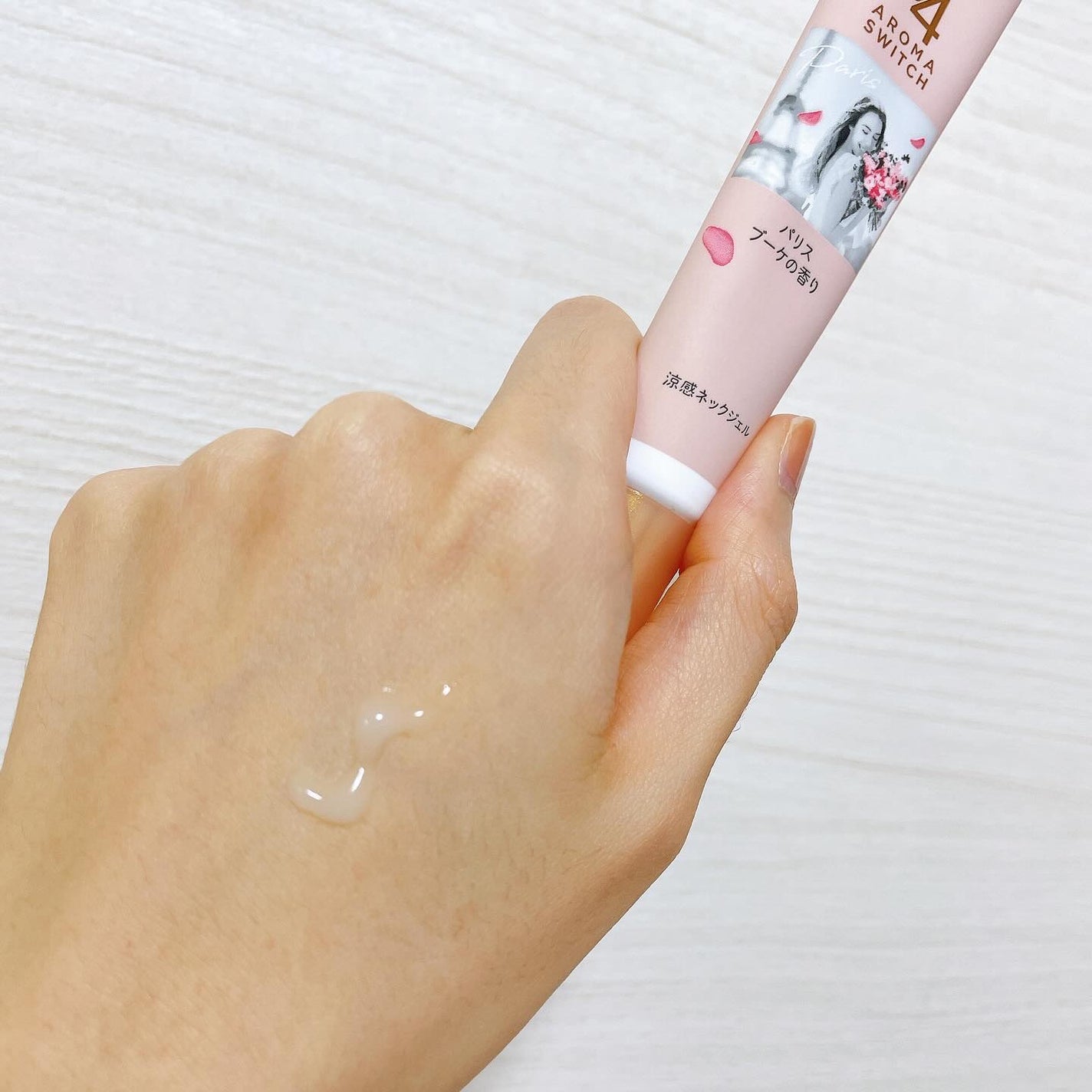 8x4 アロマスイッチ 涼感ネックジェル パリスブーケの香り/8x4/デオドラント・制汗剤を使ったクチコミ(2枚目)