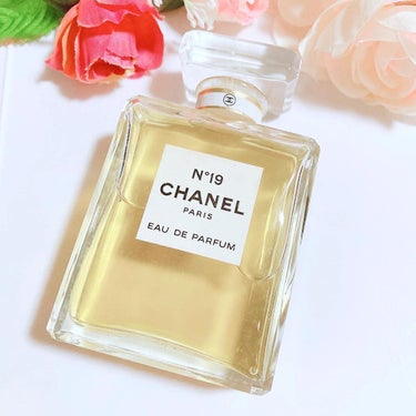 CHANEL シャネル N°19 パルファムのクチコミ「CHANEL シャネル
N°19 
オードパルファム
150ml・21,560円

ﾟ＊.｡......」（2枚目）