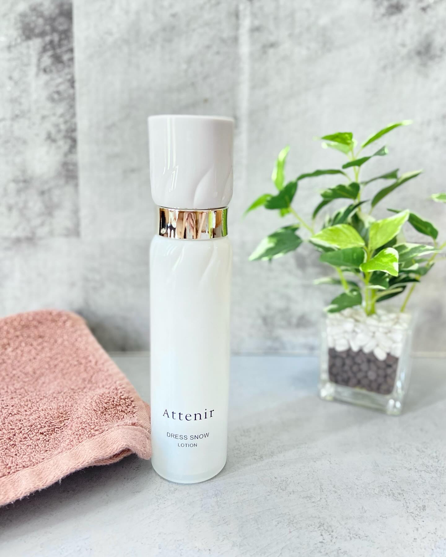 .
アテニアから商品提供を頂きましたᝰ✍︎꙳⋆

気になっていたアテニアさんから出てる
大人のための薬用化粧水とのことで試してみました✮⡱

ドレススノー ローション【医薬部外品】🫧

とろっとしたとろみのあるテクスチャで
伸びも良く、し