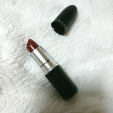 
M.A.C    リップスティック   デゥボネ


このリップは秋冬に良いなと思って買ったリップスティックです💄

赤にブラウンが入った深みのある色です‼

発色は最高です👍


〖評価があまり良く