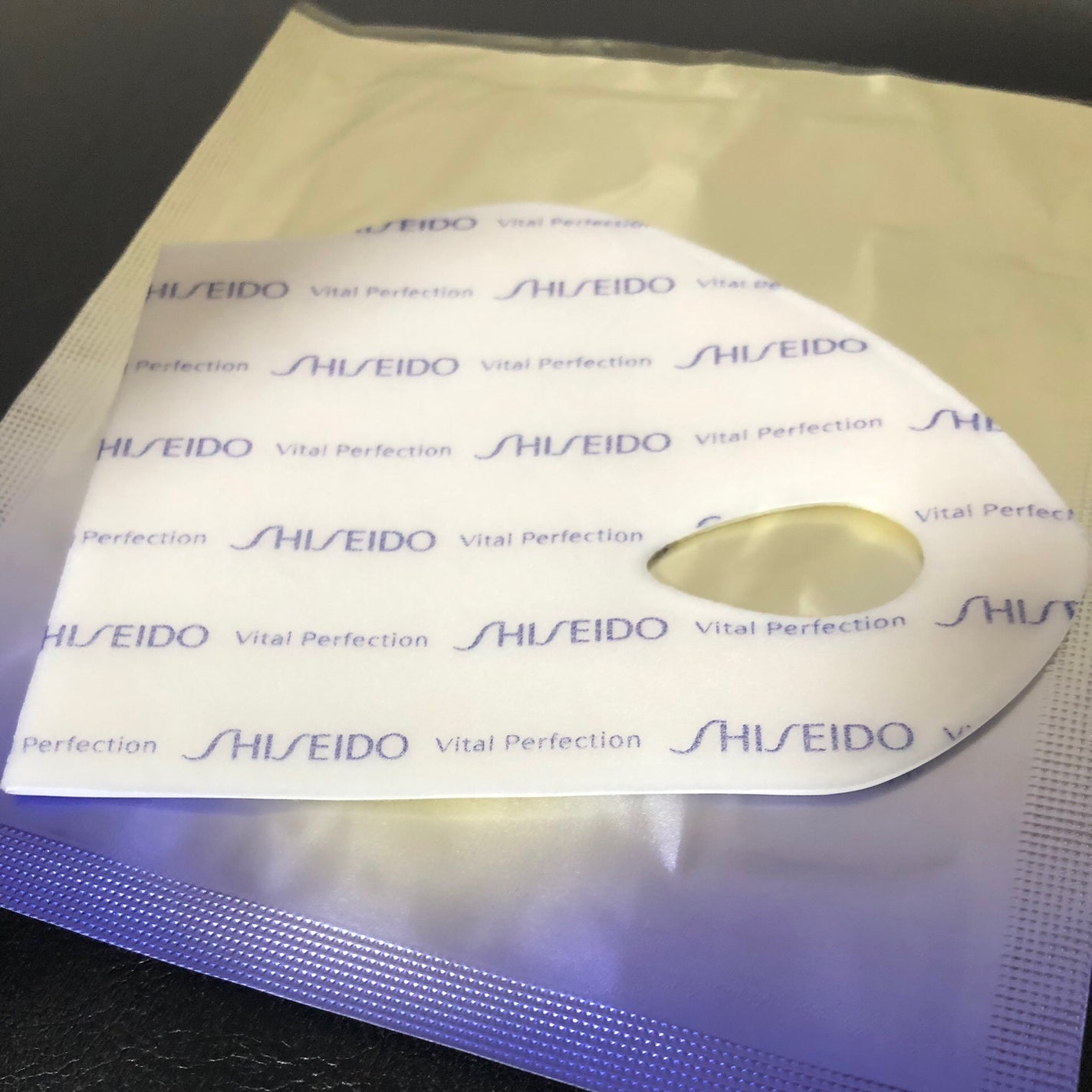 バイタルパーフェクション Lディファイン ラディアンス フェイスマスク/SHISEIDO/シートマスク・パックを使ったクチコミ(3枚目)