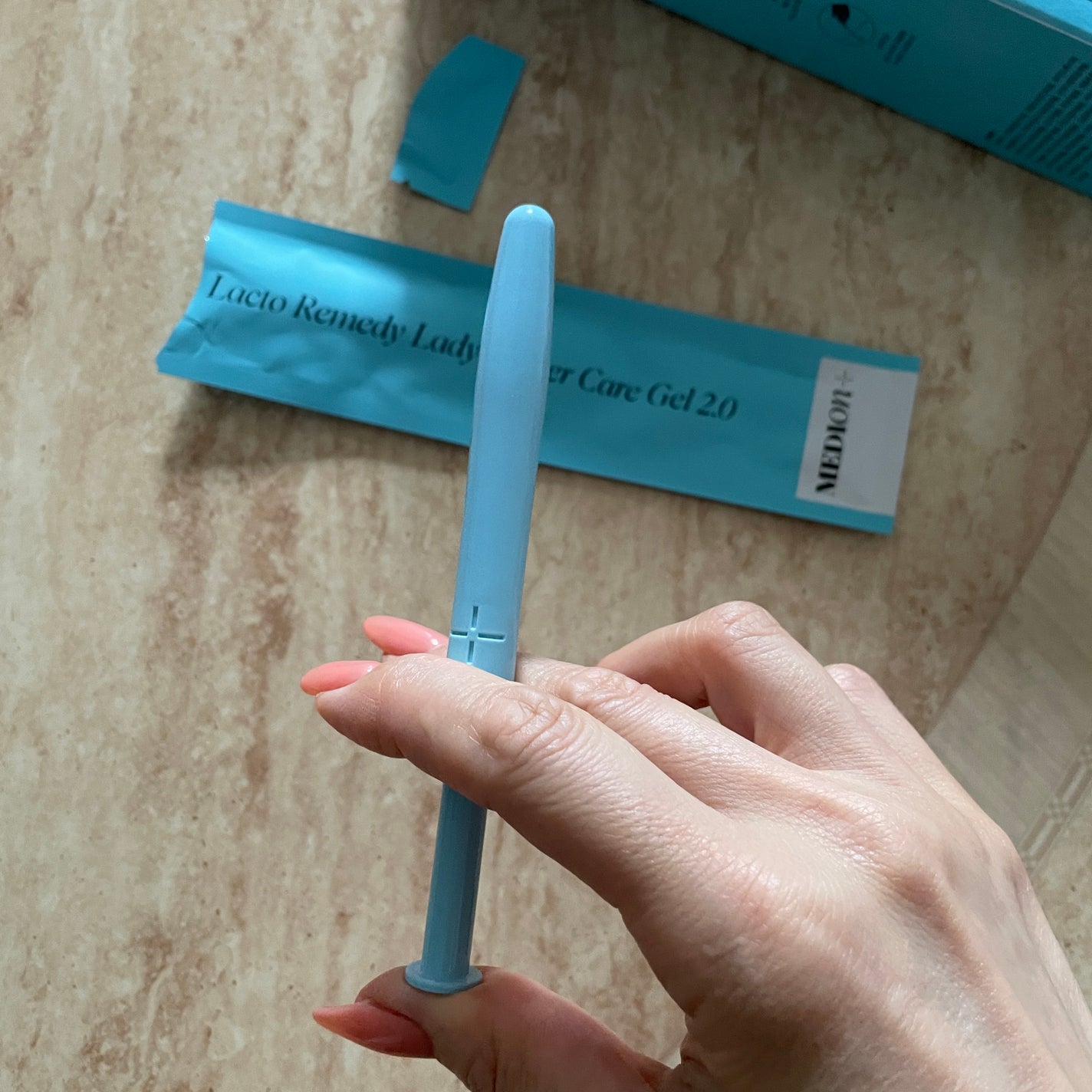 Shiho Arai on LIPS 「MEDIONインナーケアジェル税込価格・容量:4,800円1...」(3枚目)