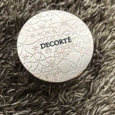 DECORTÉ
フェイスパウダー
00　trans lucent

すごいサラサラになります
マスクにもつきにくいです

ただ、乾燥肌でツヤ肌が好きな私にとって、
これをすることでツヤが少なくなる気がし