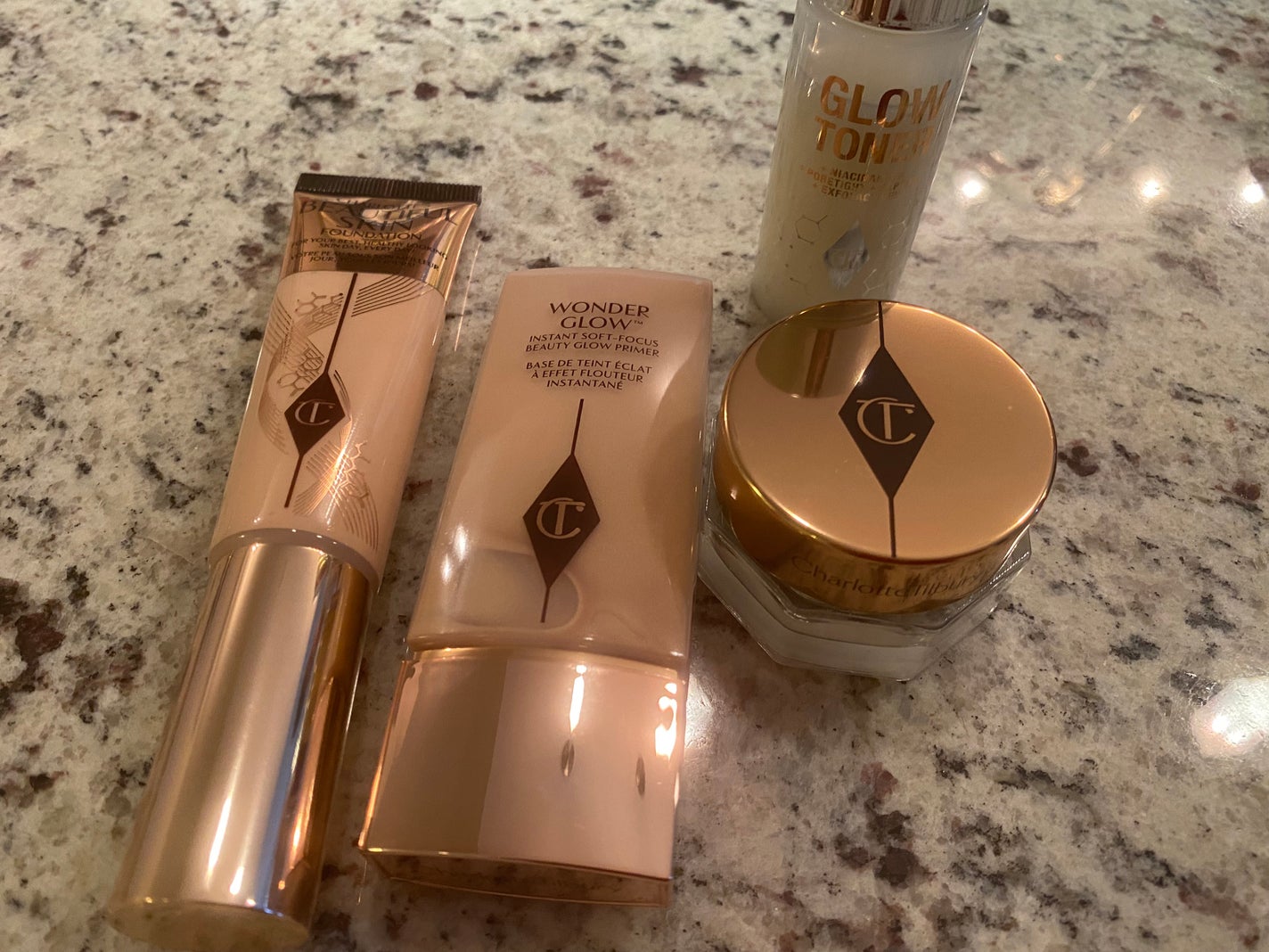 シャーロット ビューティフル スキン ファンデーション/Charlotte Tilbury/リキッドファンデーションを使ったクチコミ(1枚目)