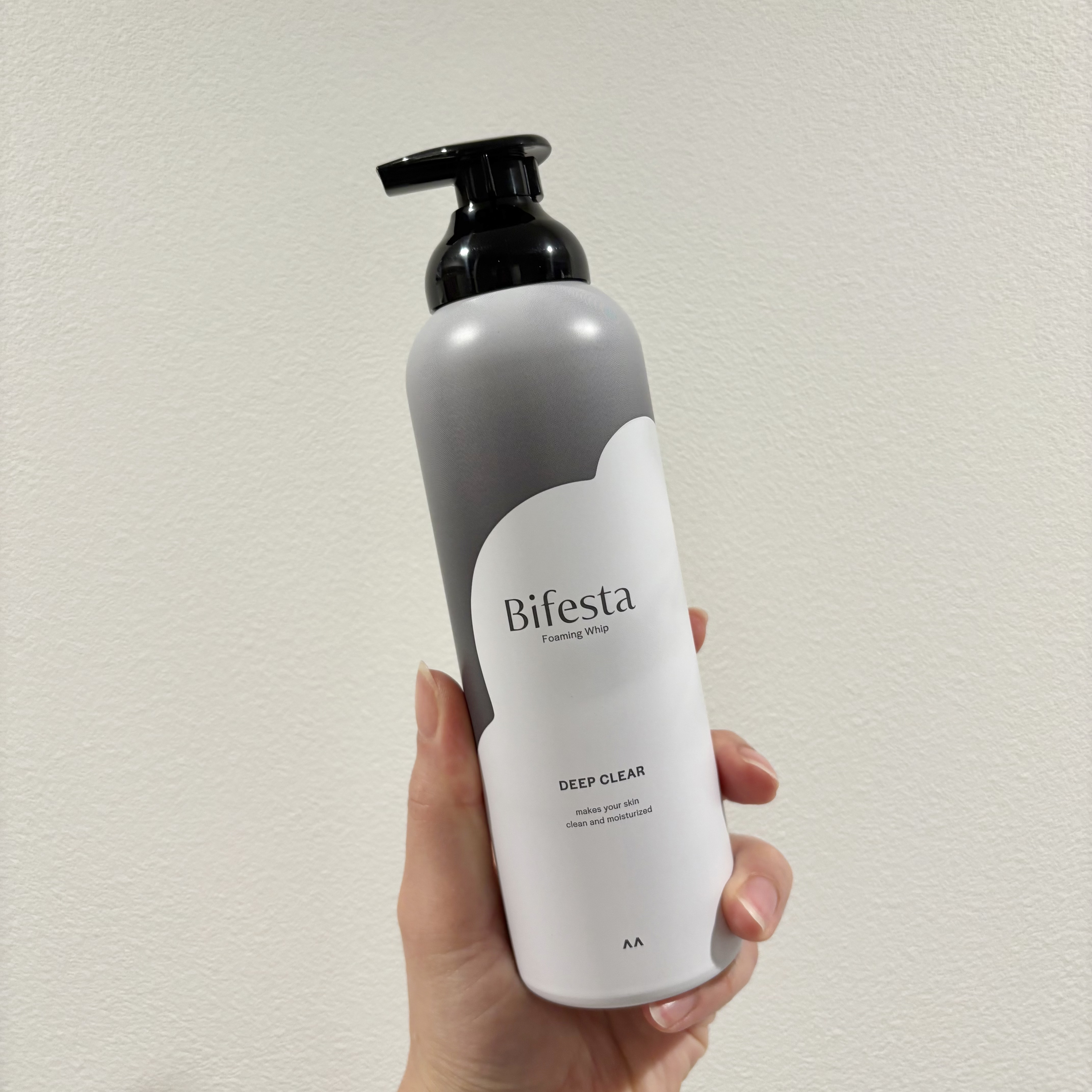 【毛穴ケア！炭酸泡洗顔♡】

ビフェスタ
泡洗顔 ディープクリア
¥770

炭とクレイ配合のグレーのもこもこ泡が
毛穴汚れをまさつレスで吸着洗浄できるよ◎

泡立て不要だから、
忙しい朝にもぴったり！！

#ビフェスタ
#炭酸泡洗顔
#洗