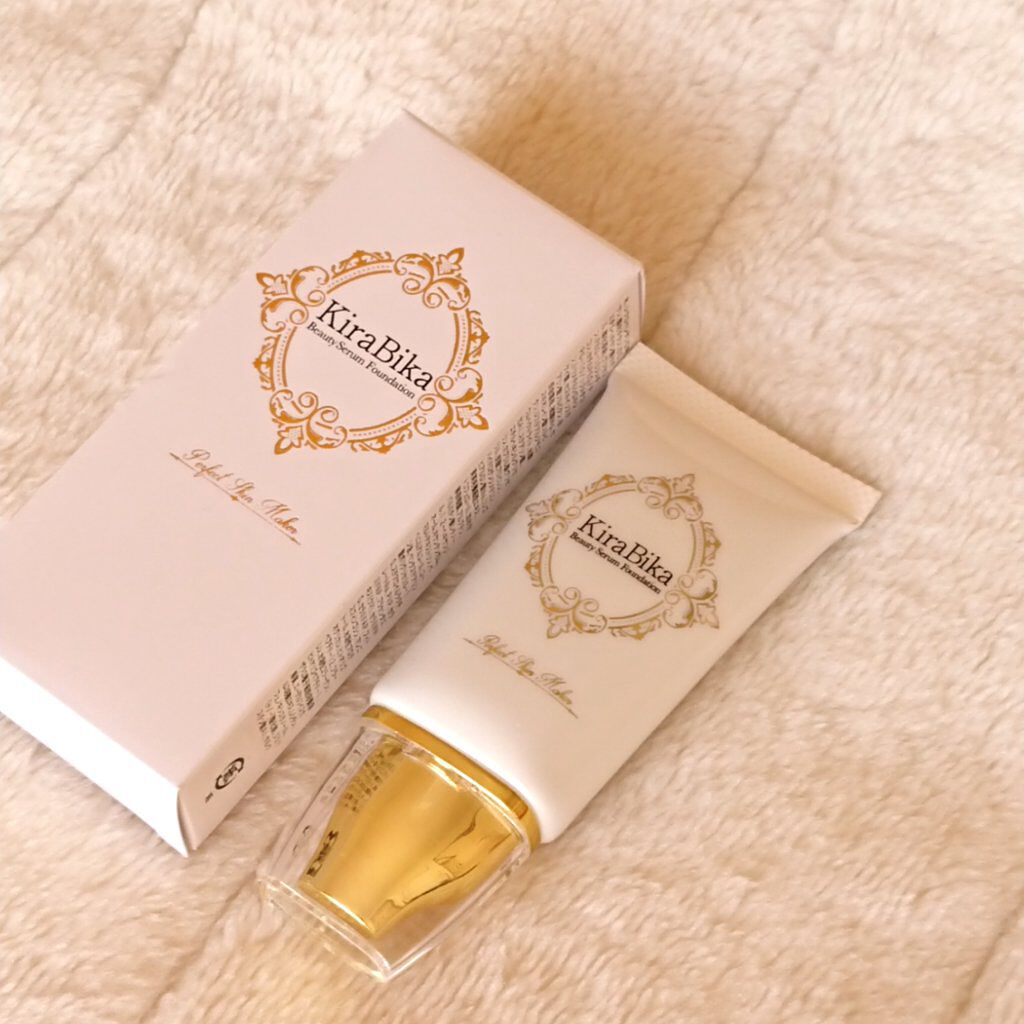 こちらは、エイジングケアとメーキャップ、二つの役割を併せ持ったリキッドファンデーションです。

エイジングケア成分には欠かせない“ヒト幹細胞エキス”。成長因子(グロースファクター)をたっぷり含み、ターンオーバーを整えて肌トラブルをケアします