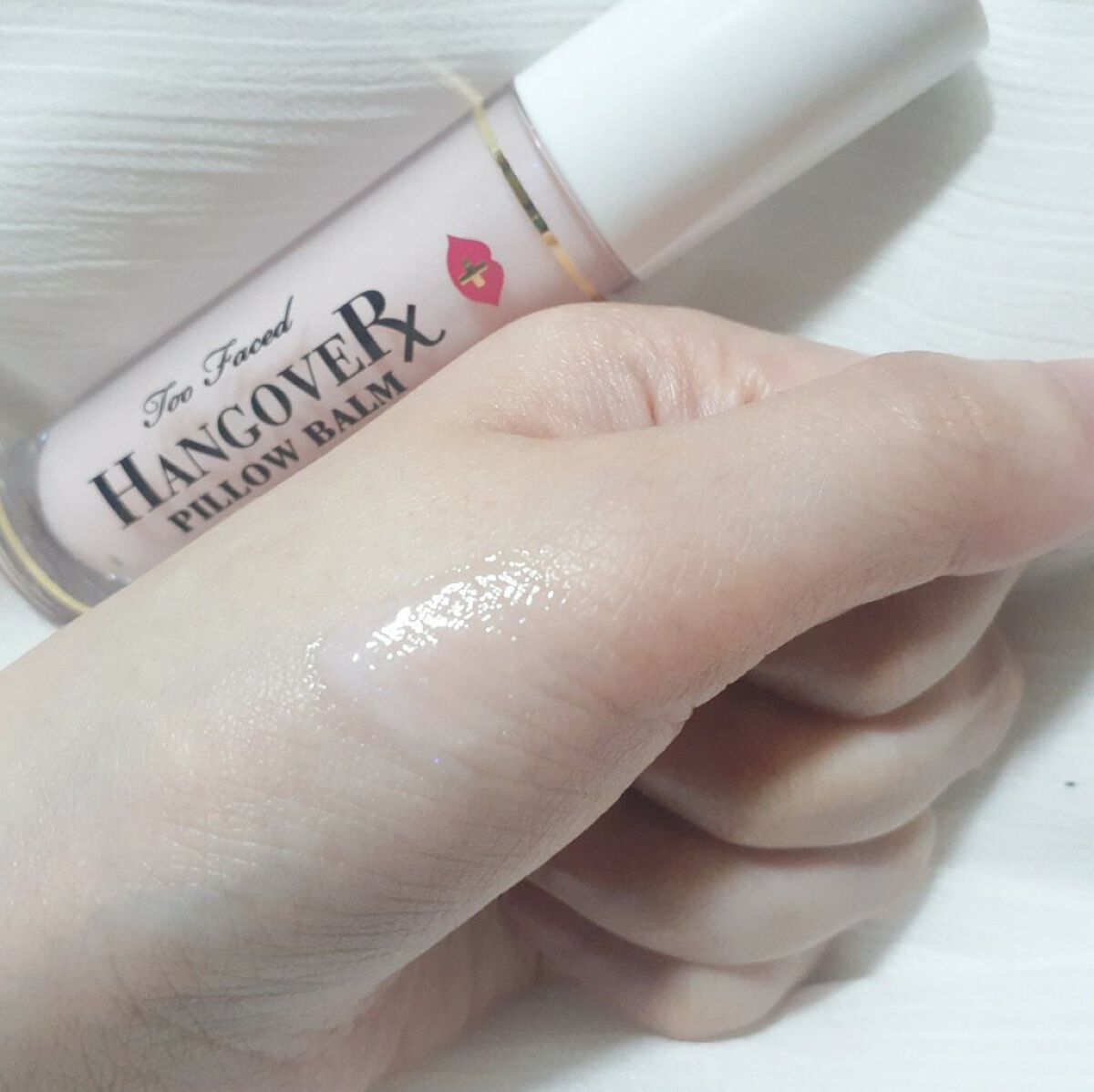 ～トゥー フェイスド ハングオーバー～ ピロー バーム リップ トリートメント/Too Faced/リップ美容液を使ったクチコミ（3枚目）