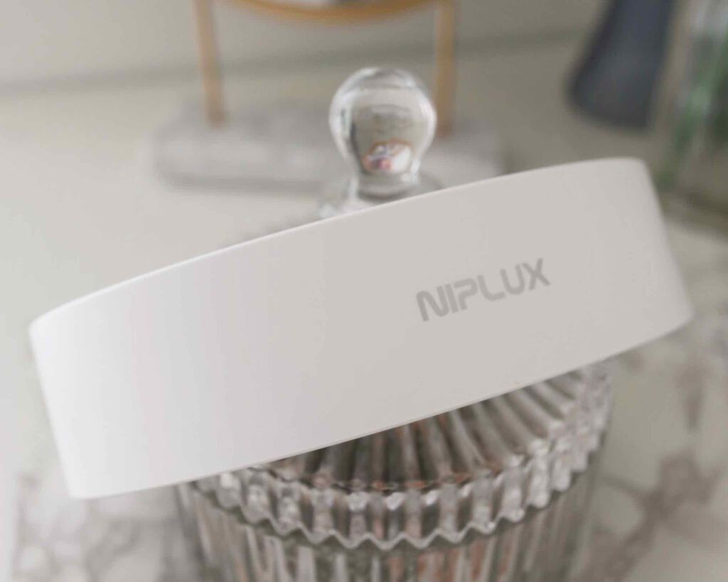 RINA on LIPS 「年中肩こりに悩んでいる私ですが…おうち時間が長い最近はさらに酷..」(3枚目)