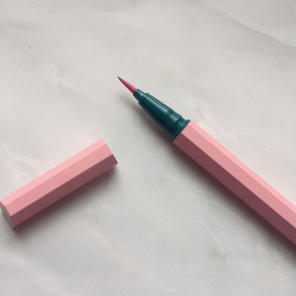 EYE OPENING LINER PINK/UZU BY FLOWFUSHI/リキッドアイライナーを使ったクチコミ（2枚目）