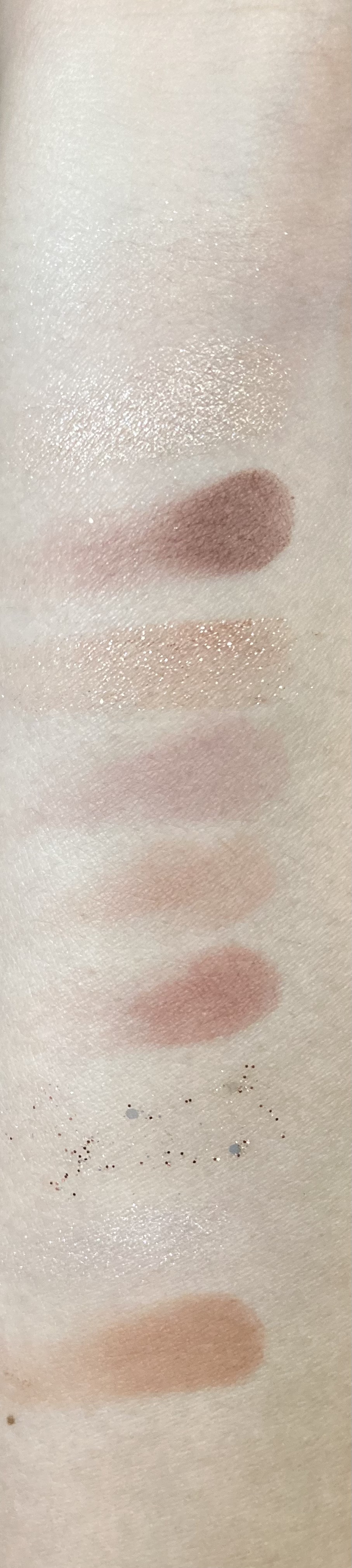 hince ニューデップスアイシャドウパレットのクチコミ「【hince ニューデップスアイシャドウパレット02】


韓国コスメの中でもお高い方なのでQ.....」（3枚目）