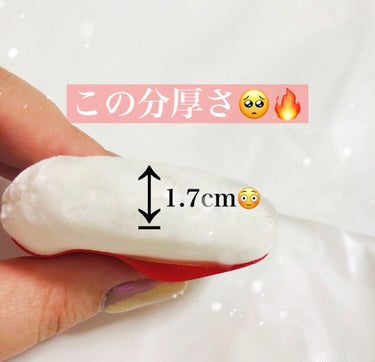 ❤︎ロージーローザ
❤︎ビロードタッチパフ2P

ROSYROSAと言えば、ジェリータッチスポンジ！でも、スポンジだけじゃない！パフも優秀だった🤍

ROSYROSAのビロードタッチパフがすごく優秀だったのでご紹介します🕊

ROSYROSAのこのパフはビロード織生地でなめらかでふわっふわ！🤍まるでお餅のような雪見だいふくのような極上の触り心地です✨
毛足が長めなので粉含みがとっても良くてパウダーをムラなく綺麗にお肌に乗せてくれます🔥

手のひらサイズでサイズ感もちょうどいい！
2個セットなのも嬉しい❤︎

マスク生活になって欠かせないのがパウダー。
手持ちのパウダーをより良く肌に乗せてくれます！お値段も400円とプチプラなので是非試してみてください☺️❤︎

#ロージーローザ #パフ　#ビロードタッチパフ　の画像 その2