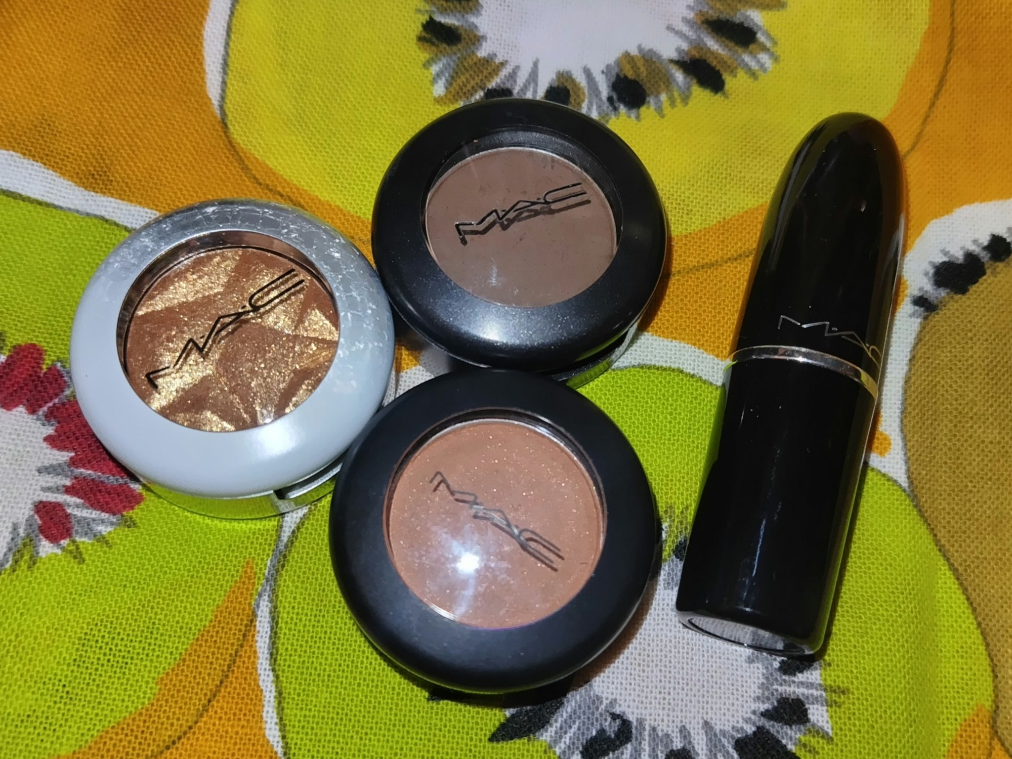 スパークラー アイシャドウ ゴールド クラッシュ/M・A・C/単色アイシャドウを使ったクチコミ（1枚目）