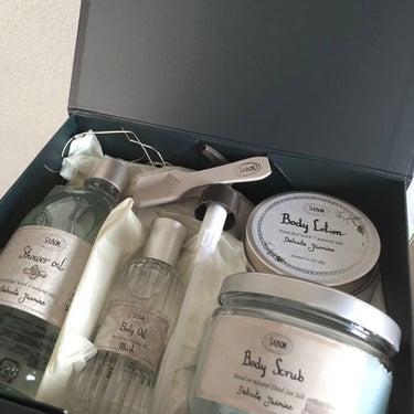 SABON デリケート・ジャスミン ボディケアコフレのクチコミ「今日紹介したいのは、SABONのシャワーオイルです。私はプレゼントでもらったのですが、他にも色.....」（3枚目）