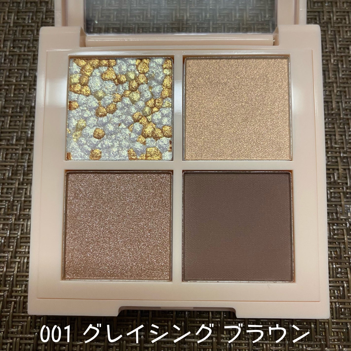 レブロン ダズル アイシャドウ クアッド/REVLON/アイシャドウパレットを使ったクチコミ(2枚目)