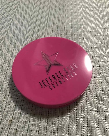 Jeffree Star Cosmetics skinfrostのクチコミ「ジェフリー スターコスメティクスのスキンフロスト ピーチゴッデスになります。


こちらはビカ.....」（1枚目）