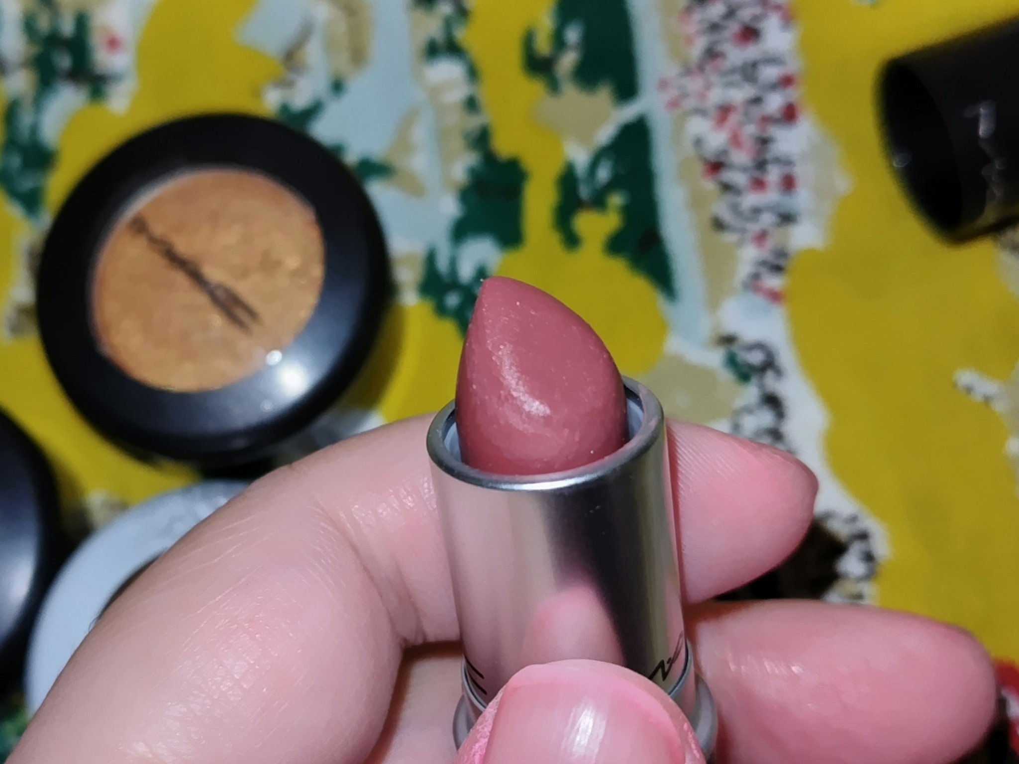 スパークラー アイシャドウ ゴールド クラッシュ/M・A・C/単色アイシャドウを使ったクチコミ（2枚目）