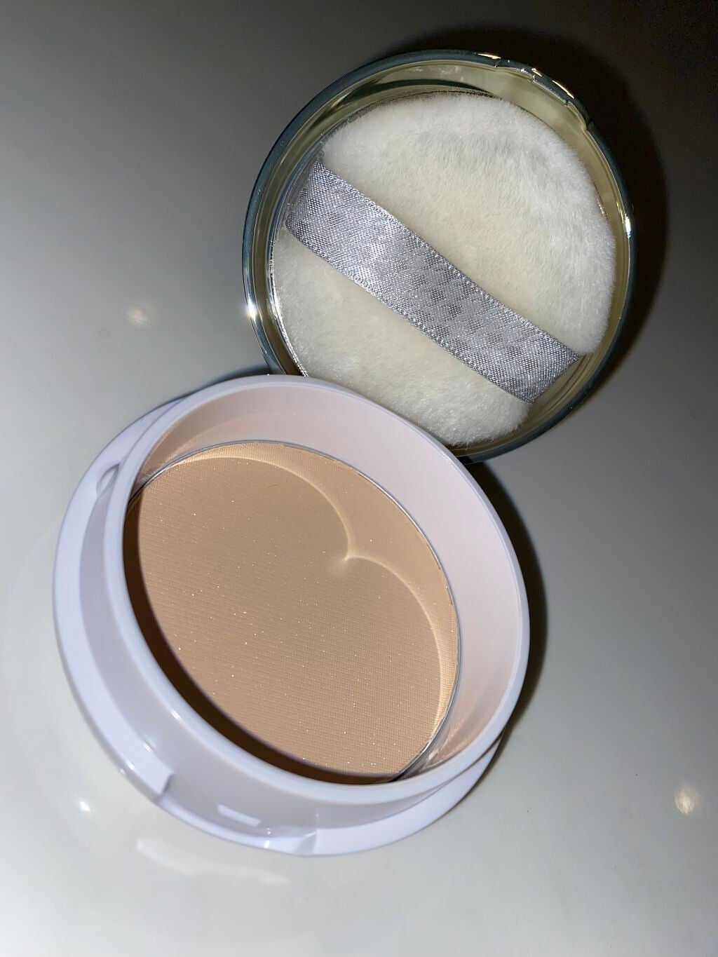 フェイスパウダー ハイカバー 白肌オークル/クリアラスト/プレストパウダーを使ったクチコミ(3枚目)