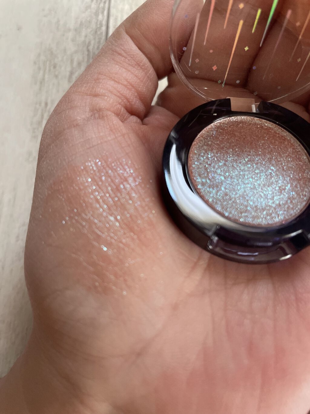 グリッター シャドウ カラー 03 コーラルサートン(CORAL SATURN)/rom&nd/グリッターを使ったクチコミ（3枚目）